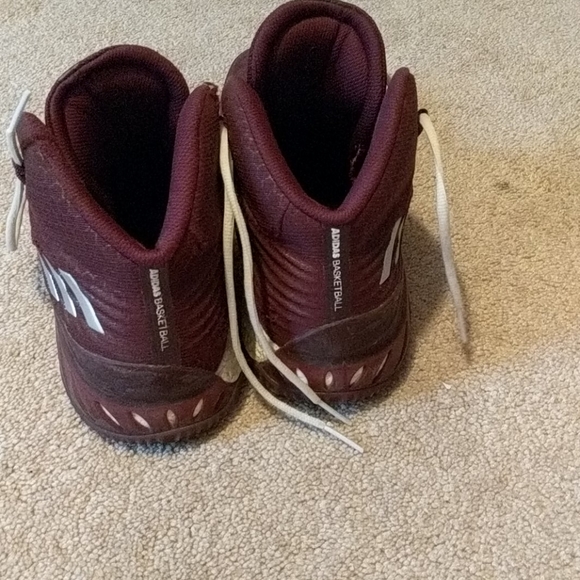 Adidas basketball shoes - Picture 2 of 3